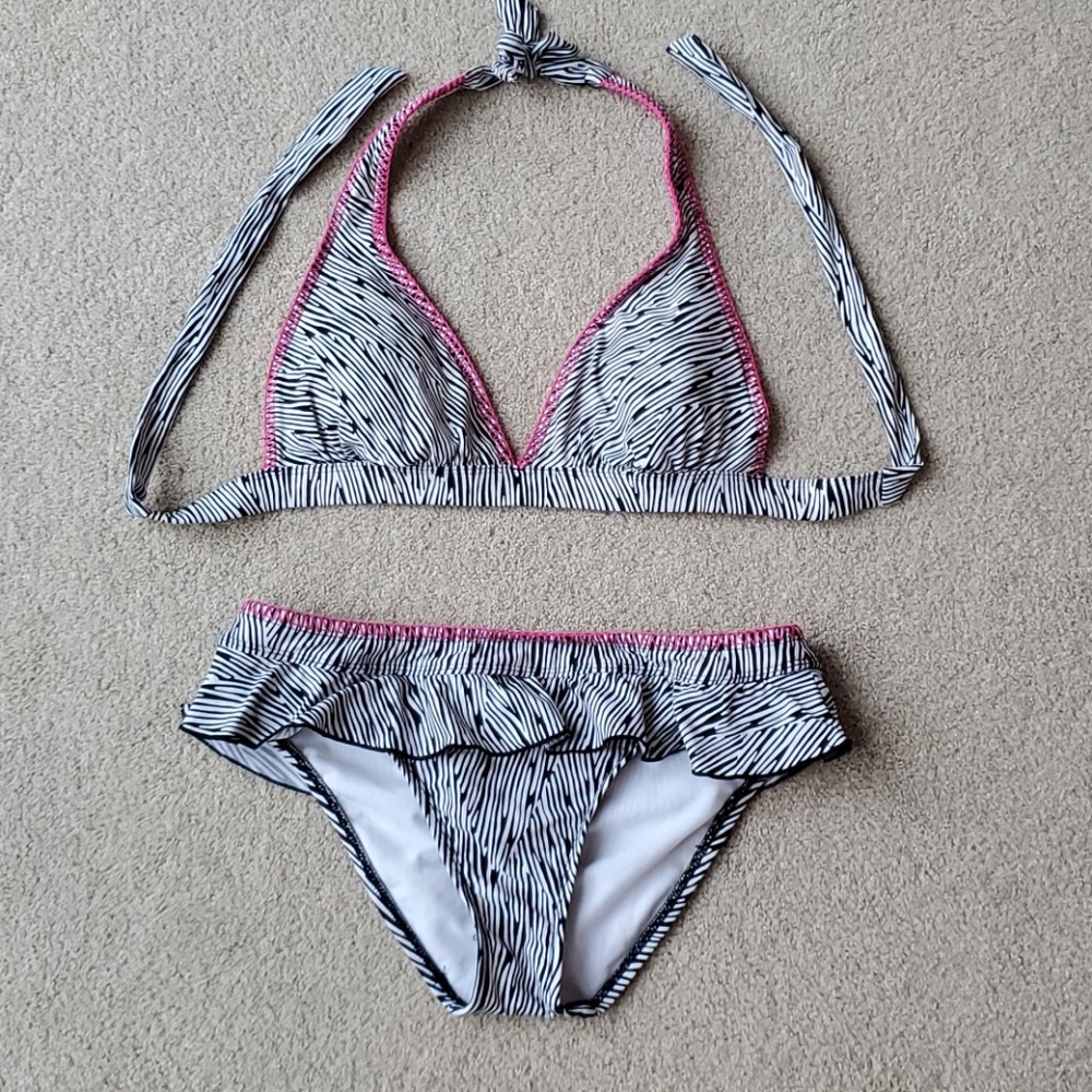 EUC Kenneth Cole Zebra Print Ruffle Bikini